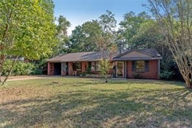 Foto del edificio - Wonderful 3/1 brick home in Montgomery