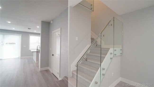 Foto del edificio - 7623 NW 115th Ct