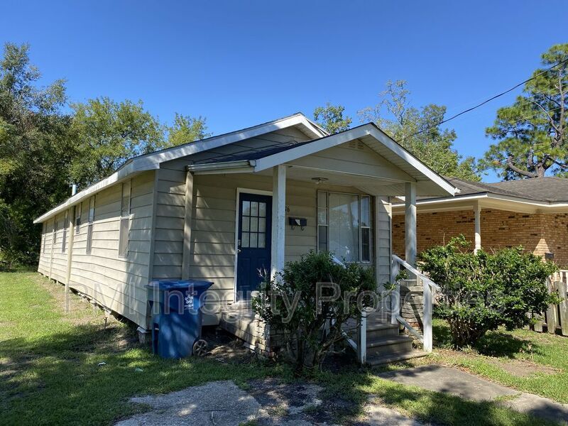 Primary Photo - 816 Ave A