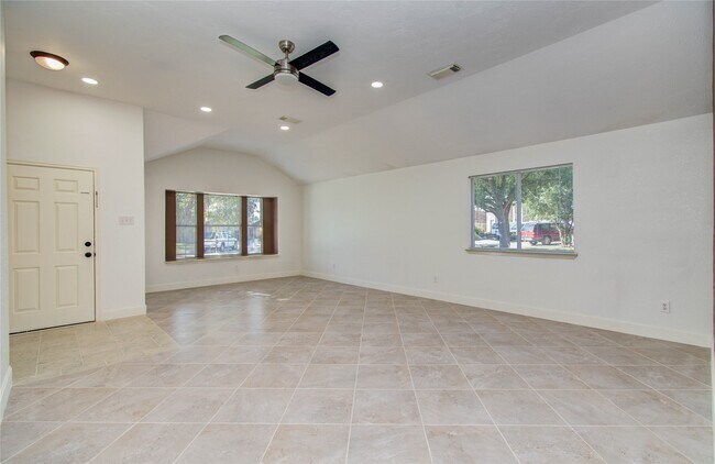 Foto del edificio - 12846 Sai Baba Dr