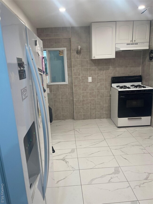 Building Photo - 103 E St Marks Pl