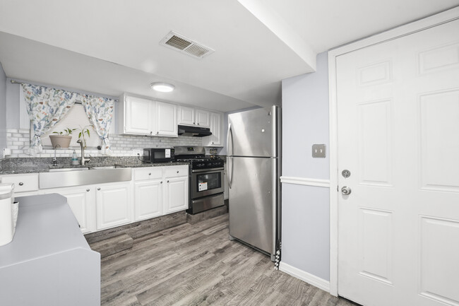 Foto del edificio - 3526 W 60th St