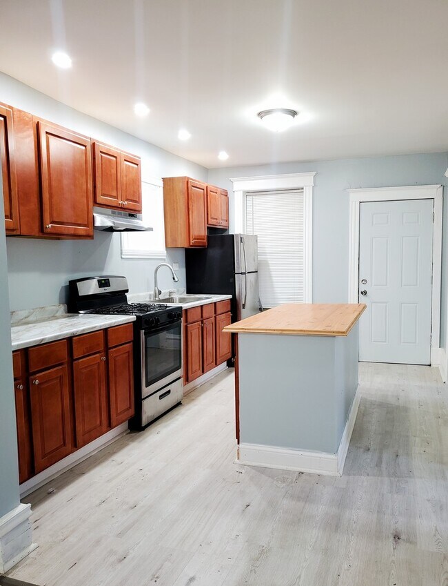 Building Photo - 2412 S Bell Ave