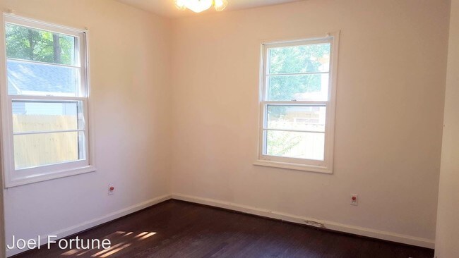Building Photo - 3 br, 1 bath House - 632 Willow Dr