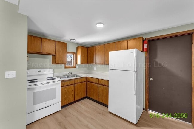 Building Photo - 110 W Elm St