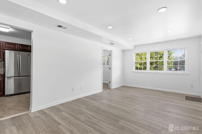 Building Photo - 125 College Dr