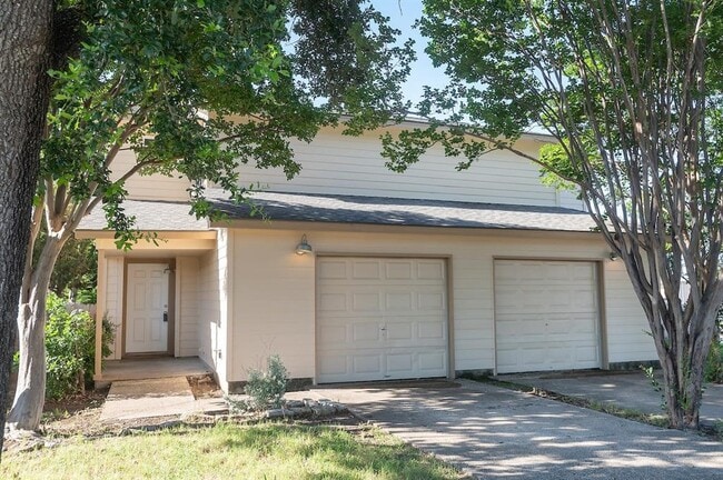 Building Photo - 925 Chisholm Cove
