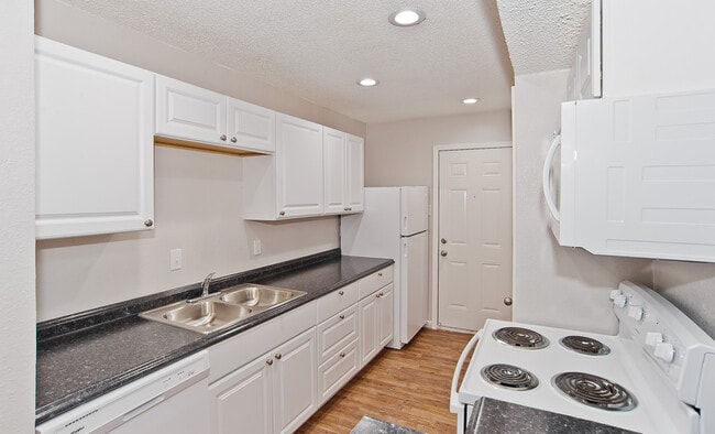 Building Photo - Aden Crest Ft. Worth