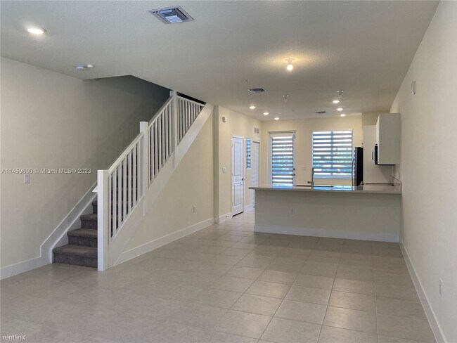 Foto del edificio - 3 br, 2.5 bath House - 10300 NW 66th St Ap...