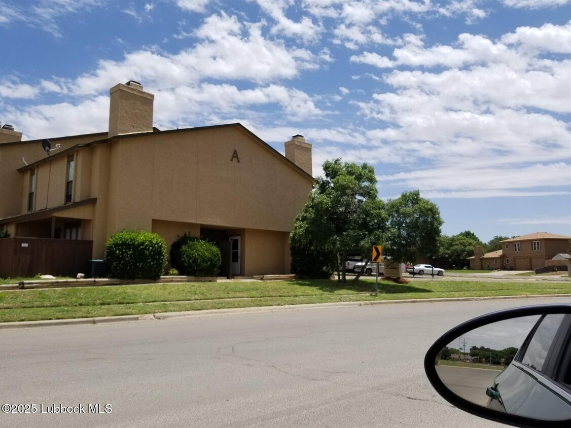 Primary Photo - 8601 Memphis Dr