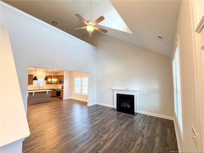 Foto del edificio - 227 Bow Cmn Wy