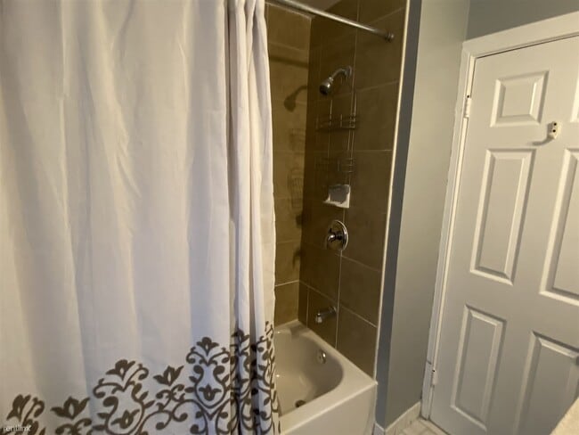 Building Photo - 2 br, 1.5 bath Duplex - 656 Portland Stree...