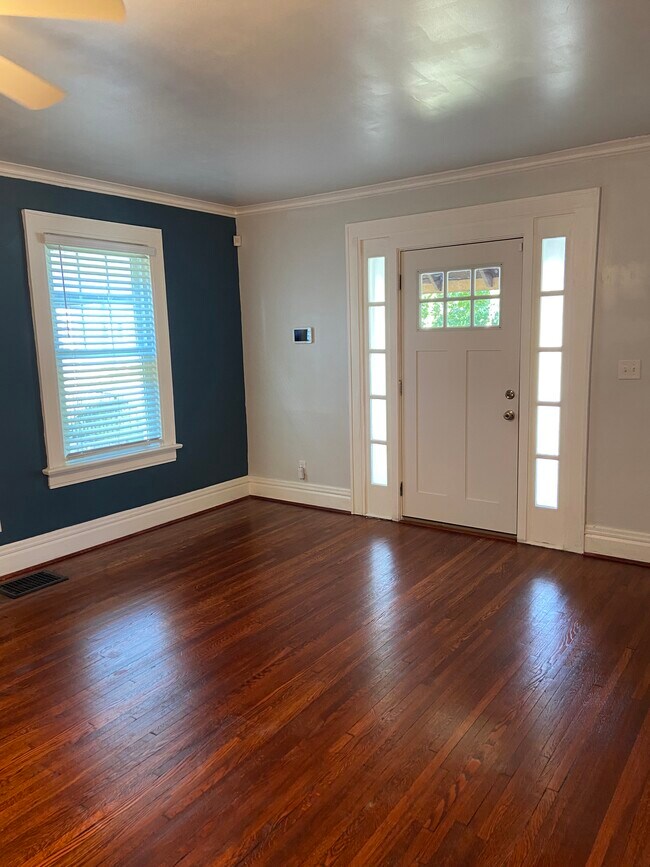 Living room main entrance - 1617 Richmond Ave