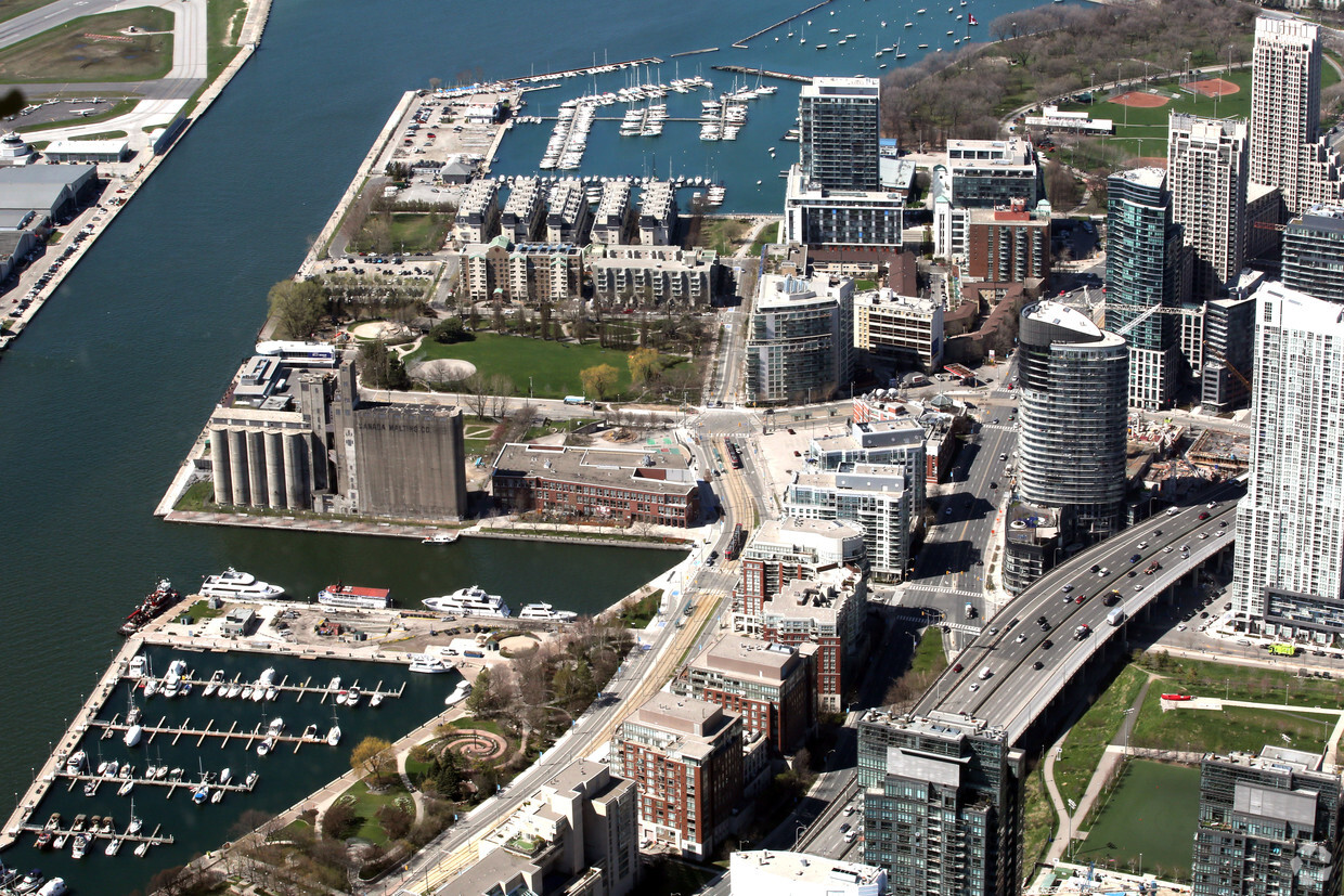 Photo du bâtiment - Quartz Condos