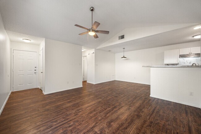 Foto del edificio - 7907 West Gate Blvd