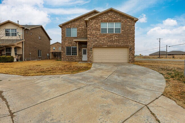 Building Photo - Half Off First Full Month's Rent! Huge 3/2...