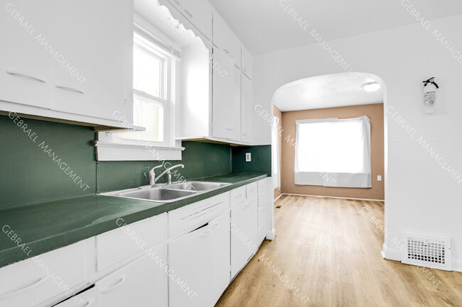 Building Photo - 1313 Stocker Ave