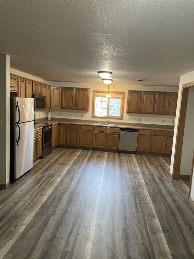 Kitchen Open Concept - 401 Lilly St