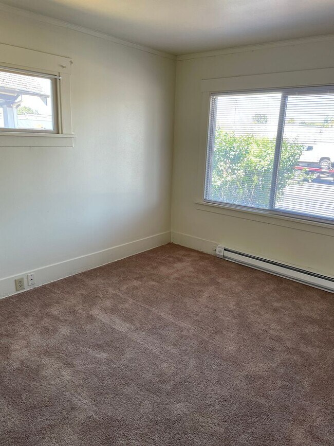 Building Photo - 3-bedroom in Tacoma