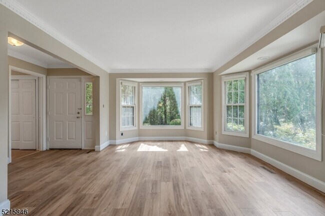 Foto del edificio - 10 Shadowbrook Ln
