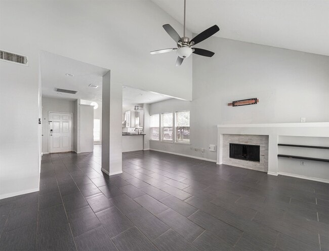 Foto del edificio - 13515 Ryanwood Dr