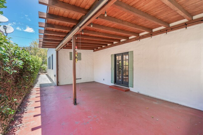 Foto del edificio - 2435 E Villa St