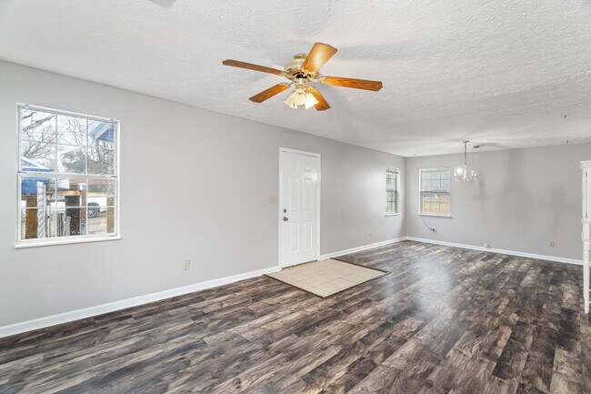 Building Photo - 2603 Louise Ave