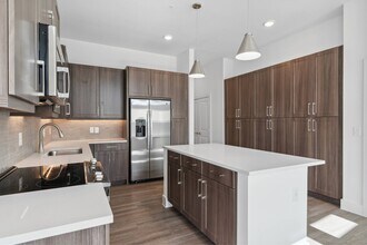 Building Photo - Ovation at Galatyn Park