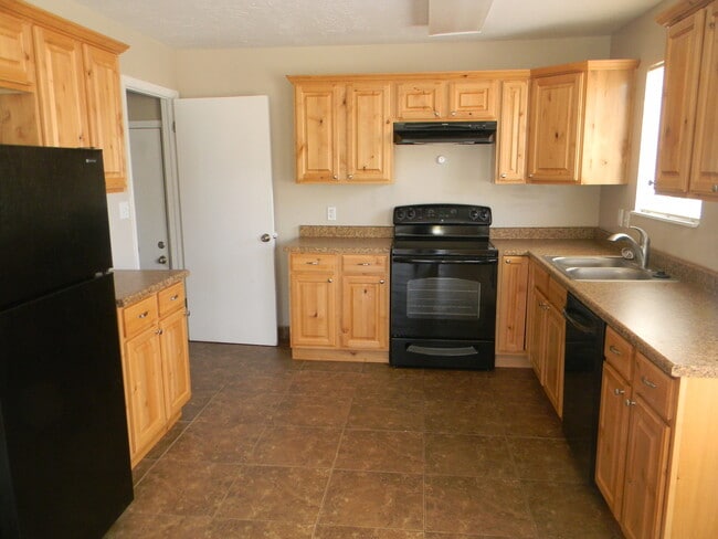 Building Photo - Madison Avenue Units