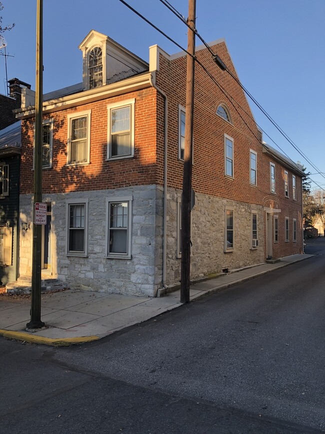 Building Photo - 132 S Hanover St