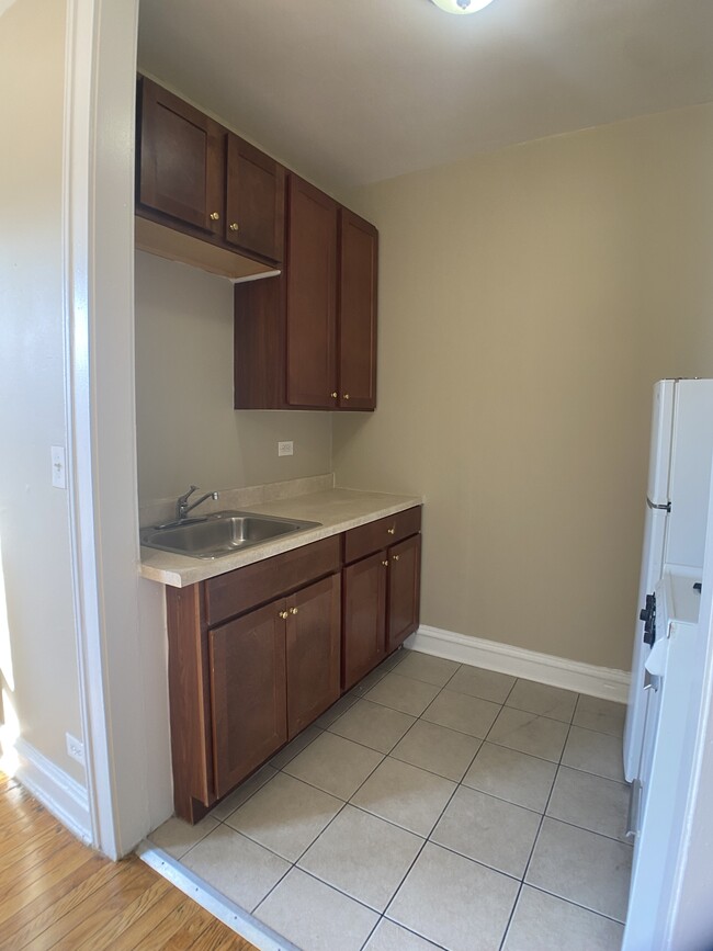 Building Photo - 5021 N Damen Ave
