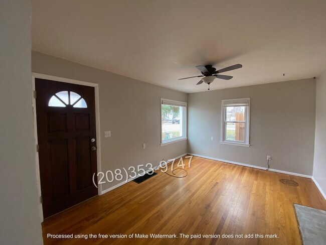 living room - 6208 W Butte St