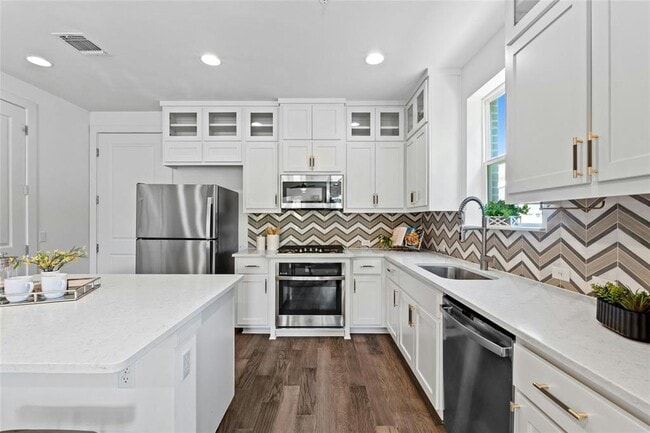 Building Photo - 2516 Simond Ave