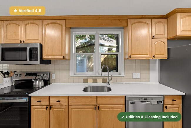 Foto del edificio - RoostUp Furnished Private Bedroom with Private Ensuite Bath in Jamaica Plain