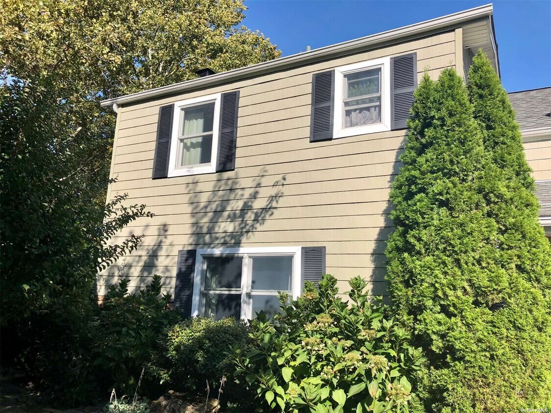 Foto principal - 166 Little Neck Rd