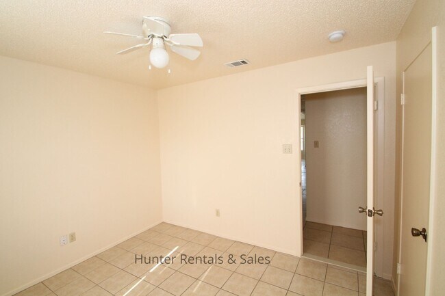 Building Photo - Winfield Estates!