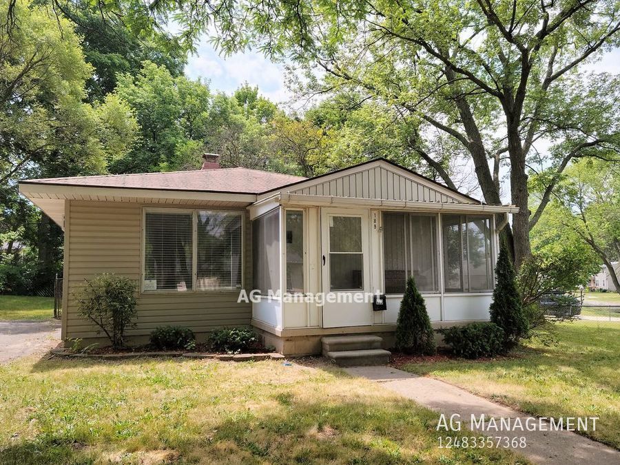 Primary Photo - 189 High St - Nicely Updated Pontiac 2Bed/...