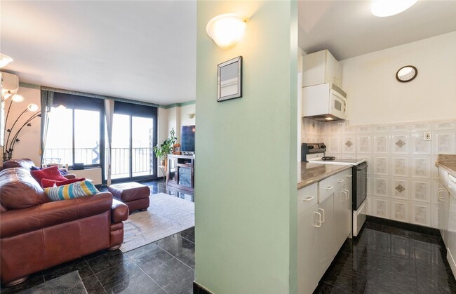 Building Photo - QShore