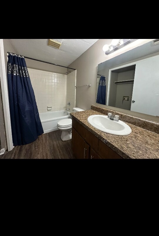 Foto del edificio - 1409 Shallow Brook