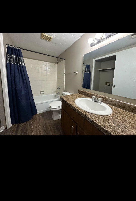 Building Photo - 1409 Shallow Brook