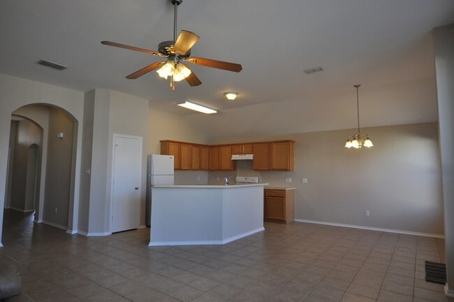 Building Photo - Custom Built Home in Flint!