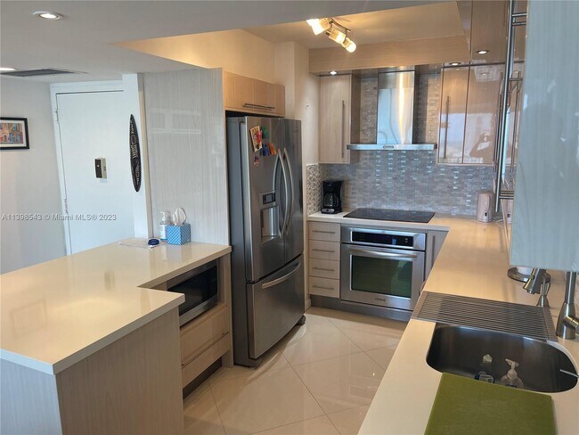 Building Photo - 2101 S Ocean Dr