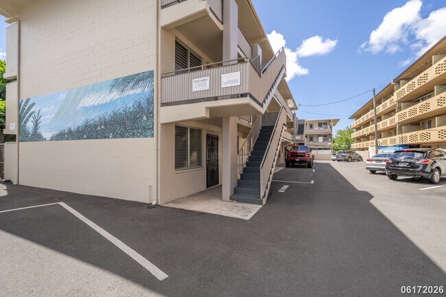 Foto del edificio - $2,100 / 2br - 2BED 1 BATH CONDO ON KAPIOLANI BLVD