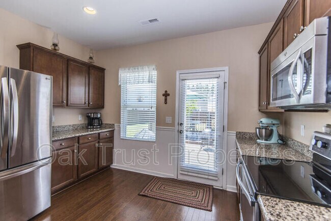 Foto del edificio - 129 Brookhaven Rd