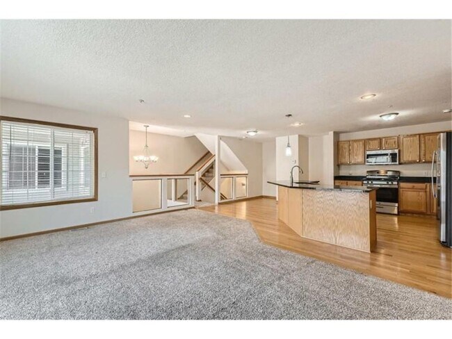 Building Photo - 7010 S Park Dr