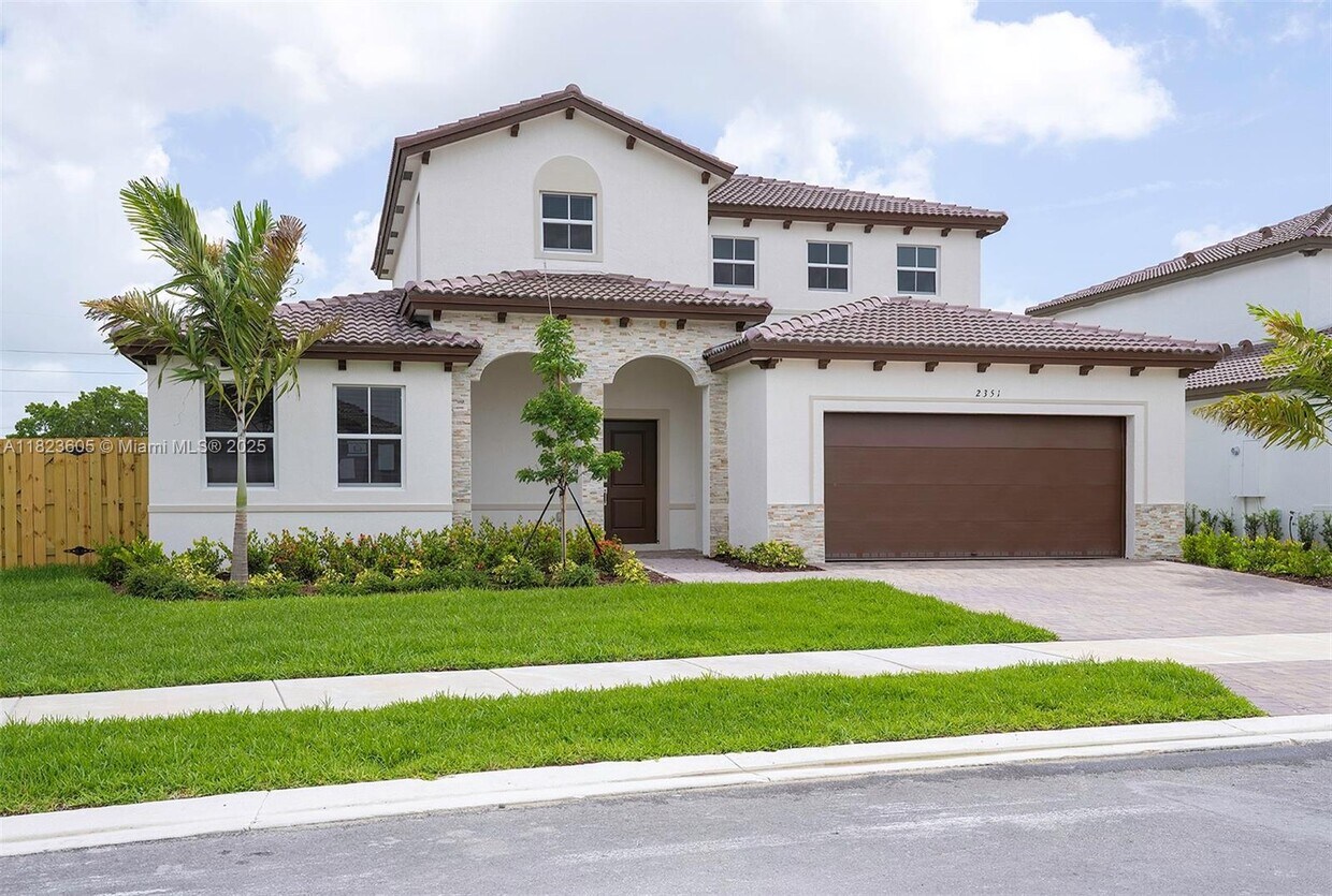 Foto principal - 2351 SE 27th Dr