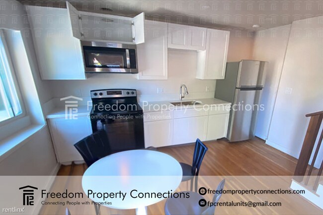 Building Photo - 2 br, 2 bath Townhome - 1765 Los Feliz Dri...