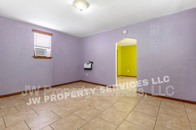 Building Photo - 2633 Governor Nicholls St