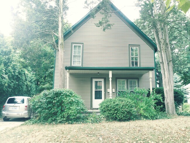 vista frontal - 311 Plymouth Ave NE