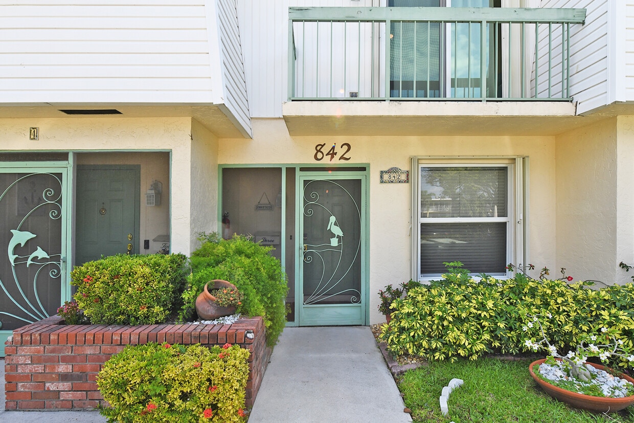 Entrance - 842 SE 19th Ave